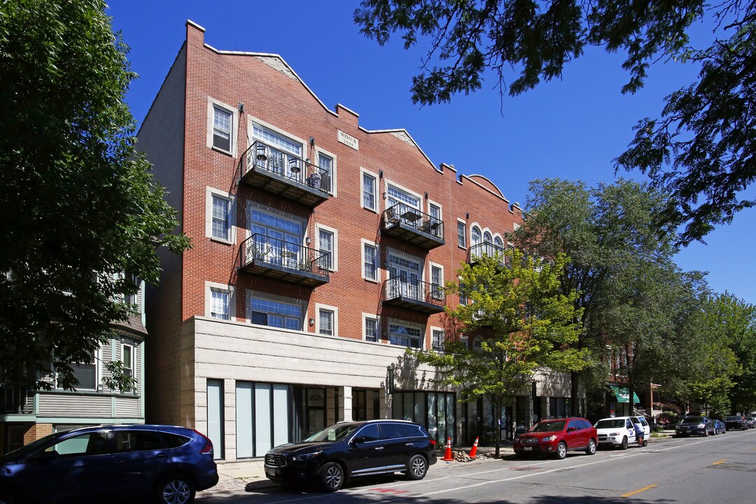 2531-2539 N Southport Ave in Chicago, IL - Building Photo