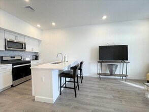 302 Broadway in Everett, MA - Building Photo - Building Photo