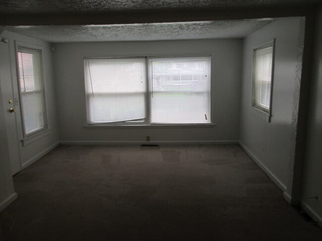 115 E Montrose St in Youngstown, OH - Building Photo - Building Photo