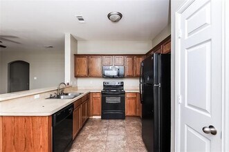 213 Kennedy Dr in Crowley, TX - Building Photo - Building Photo