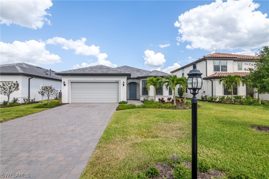 20463 Pebble Gln Dr in Estero, FL - Foto de edificio