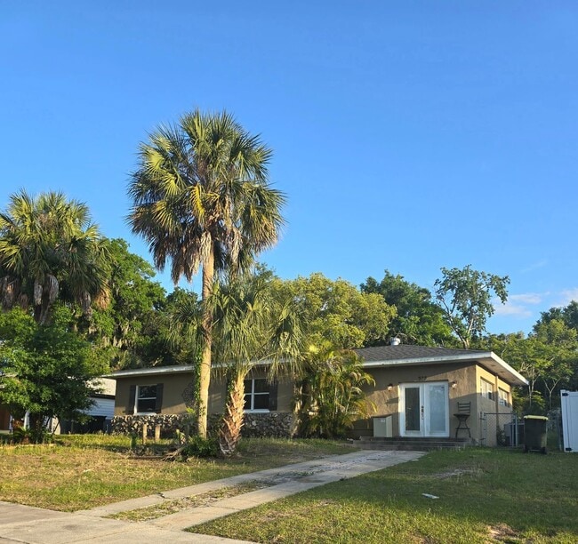 property at 979 W Montrose St
