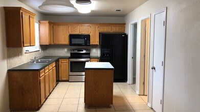 2201 Dennis St in Copperas Cove, TX - Building Photo - Building Photo