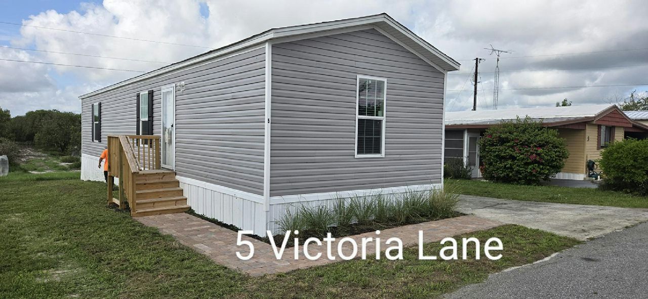 5 Victoria Ln in Lake Placid, FL - Building Photo