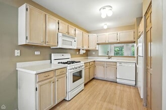 223 Mistwood Ln in Crystal Lake, IL - Building Photo - Building Photo