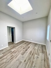 Sweet Spot Alert! Cozy 1 Bed in the Heart ... in Los Angeles, CA - Building Photo - Building Photo