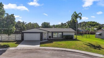 1720 SW 13th St in Boca Raton, FL - Building Photo