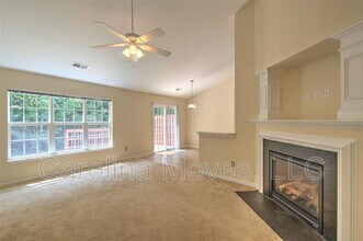 112 Stream Crossing Way in Greer, SC - Building Photo - Building Photo