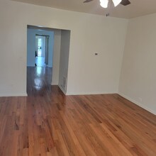 1012 W Marquette Rd in Chicago, IL - Building Photo - Building Photo