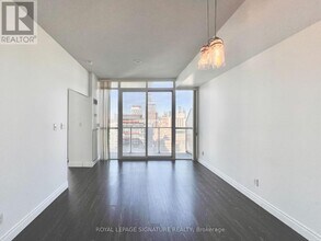 126 Simcoe St in Toronto, ON - Building Photo - Building Photo