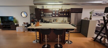 1111 S Grand Ave in Los Angeles, CA - Foto de edificio - Building Photo