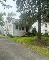 18 Hastings Ln in Stony Point, NY - Building Photo