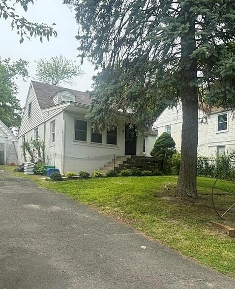property at 18 Hastings Ln