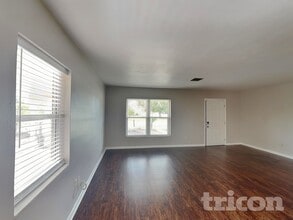 1481 Falmouth Ave in Deltona, FL - Foto de edificio - Building Photo