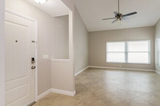 11829 Hickorynut Dr in Tampa, FL - Foto de edificio - Building Photo