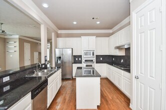 3202 Holly Meadow Dr in Houston, TX - Building Photo - Building Photo