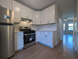 1944 W Wilson Ave, Unit 3C Apartments