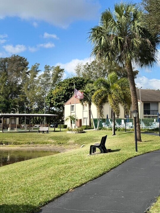 3624 La Aires Ct in Greenacres, FL - Building Photo