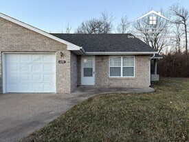 499 Sabre Cir in Fulton, MO - Building Photo