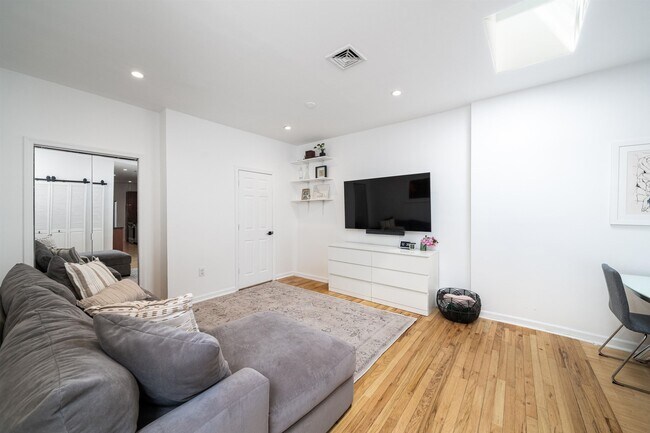 92 Monroe St in Hoboken, NJ - Building Photo - Building Photo