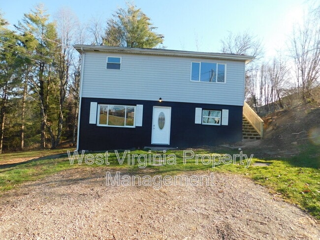 98 Goodman Dr in Beckley, WV - Foto de edificio - Building Photo
