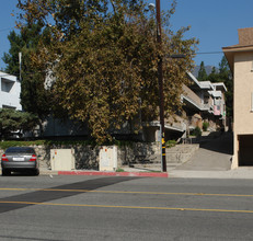 3037 Montrose Ave in La Crescenta, CA - Building Photo - Building Photo