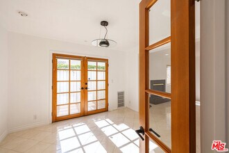 13030 Valleyheart Dr in Los Angeles, CA - Building Photo - Building Photo