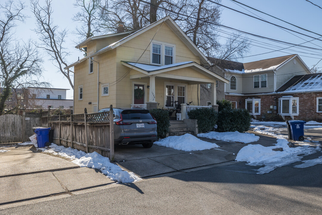 1724 14th St S in Arlington, VA - Building Photo