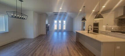 2074 E 130th St S in Jenks, OK - Foto de edificio - Building Photo