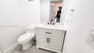 10875 SW 112th Ave in Miami, FL - Building Photo - Building Photo