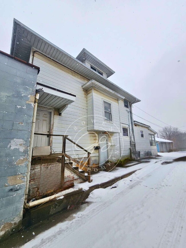 734 Phillips Ave in Toledo, OH - Foto de edificio - Building Photo