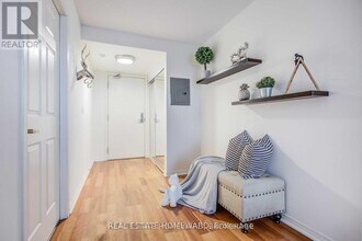 18 Valley Woods Rd in Toronto, ON - Building Photo - Building Photo