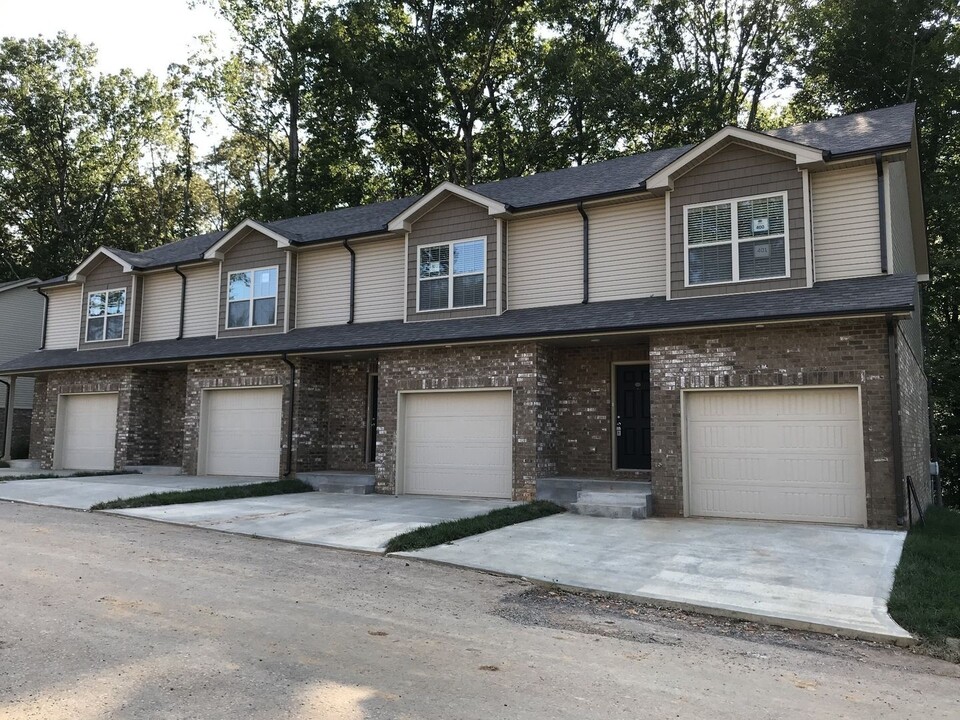 135 Country Ln in Clarksville, TN - Building Photo