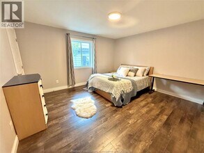 363 Curry Ave in Windsor, ON - Foto de edificio - Building Photo
