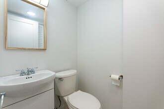 5 Rosehill Ave in Toronto, ON - Building Photo - Building Photo