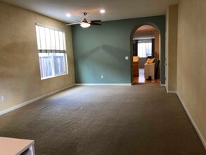 9729 Marianna Way in Elk Grove, CA - Building Photo - Building Photo