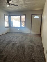 1825 Ontario Dr in Janesville, WI - Foto de edificio - Building Photo