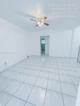 2499 SW 27th St in Miami, FL - Building Photo - Building Photo