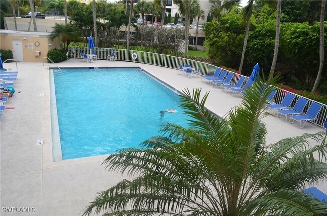 property at 5550 Heron Point Dr