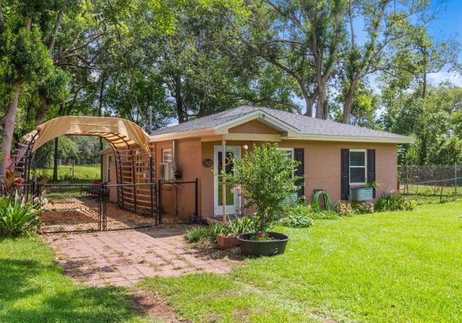 property at 1426 Pepper Dr