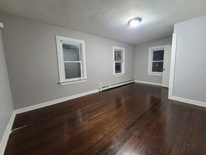 1021 Harrison Ave in Roselle, NJ - Foto de edificio - Building Photo