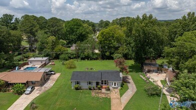 2017 Shady Ln Dr NW in Huntsville, AL - Building Photo - Building Photo
