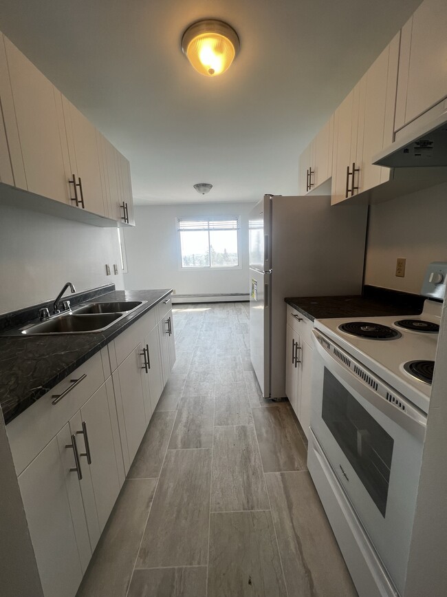 9527-998A 98a Ave in Fort St John, BC - Building Photo - Building Photo