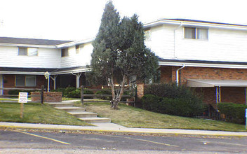 5701 S Pennsylvania St in Littleton, CO - Building Photo - Building Photo