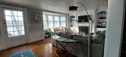 10 Pine Point Rd in Lynn, MA - Building Photo - Building Photo