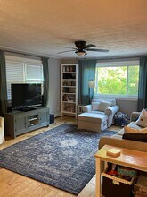 12 Maple St, Unit A in Dover, NH - Building Photo - Building Photo