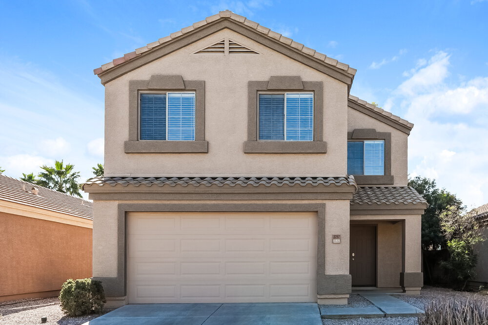 2297 W Camp River Rd in Queen Creek, AZ - Foto de edificio