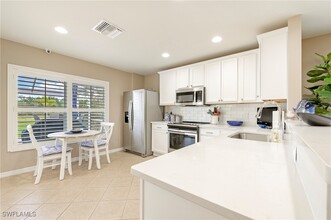 28541 Hammerhead Ln in Bonita Springs, FL - Foto de edificio - Building Photo