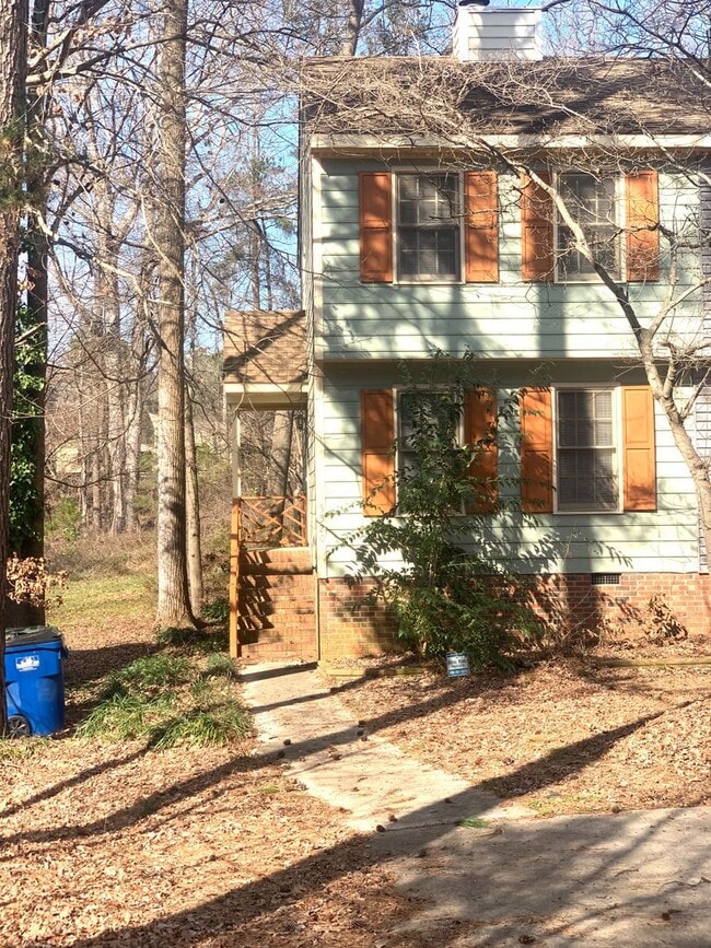 5520 Kaplan Dr in Raleigh, NC - Foto de edificio - Building Photo