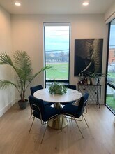 3923 Cole Ave, Unit Unit 202 in Dallas, TX - Building Photo - Building Photo